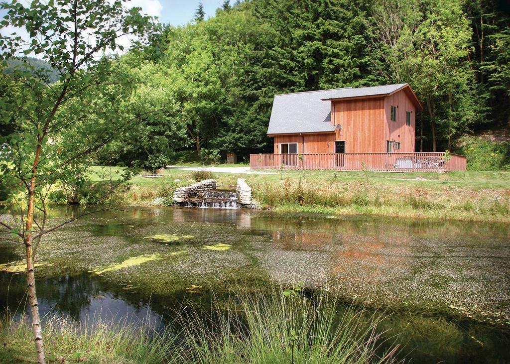Penvale Lakes Lodges Llangollen Exterior photo