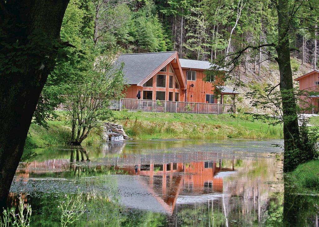 Penvale Lakes Lodges Llangollen Exterior photo